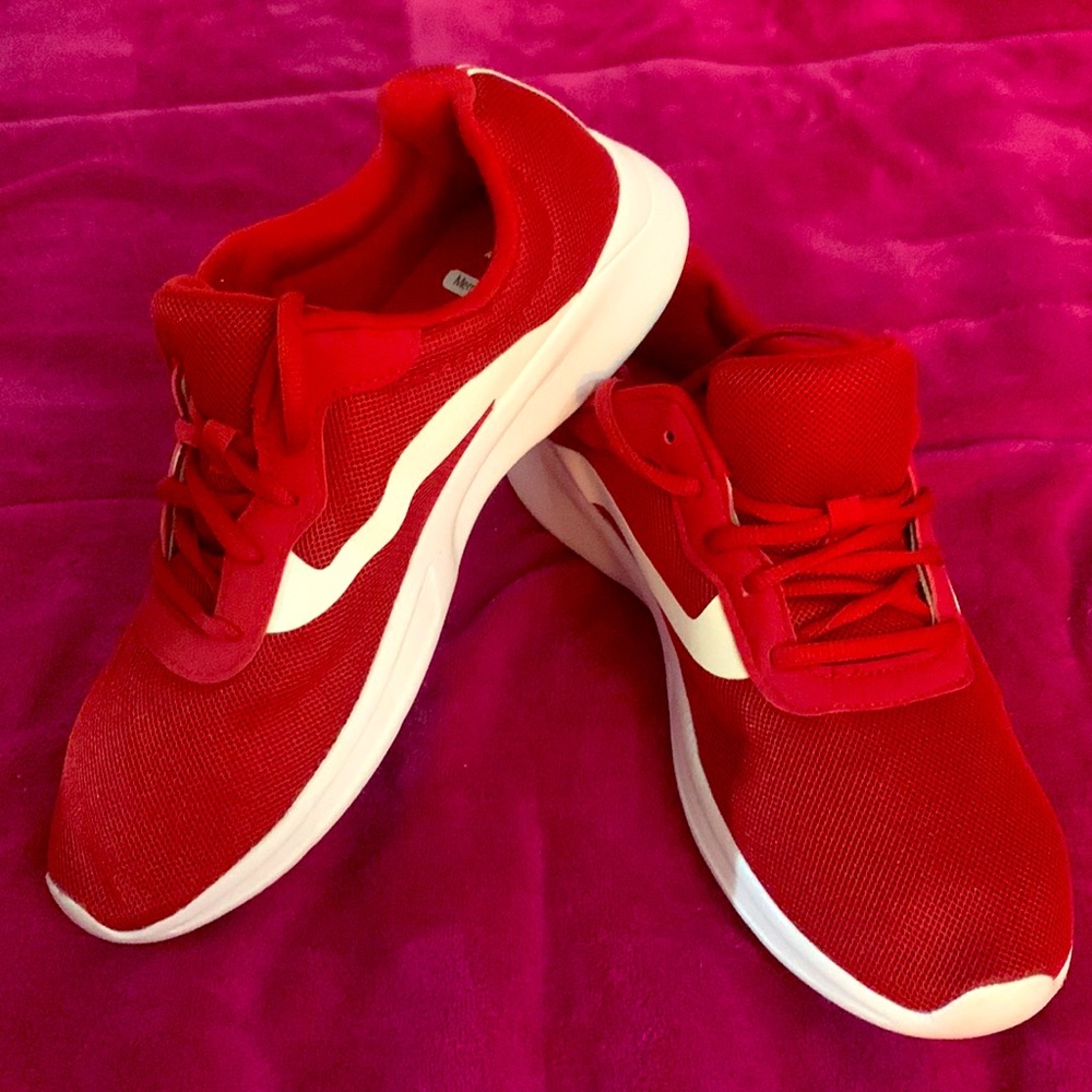 Comfortable memory foam red gym shoe! Size 10